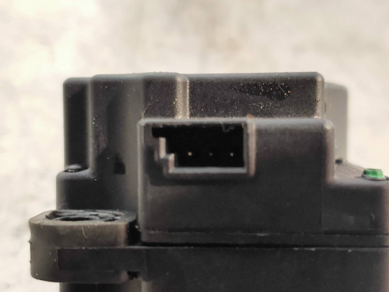 Recambio de motor apertura trampillas climatizador para volvo xc70 2.4 diesel cat referencia OEM IAM 30676511  