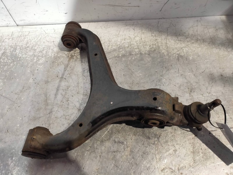 Recambio de brazo suspension inferior delantero izquierdo para ssangyong rexton rx 270 plus / 270 xdi plus referencia OEM IAM   