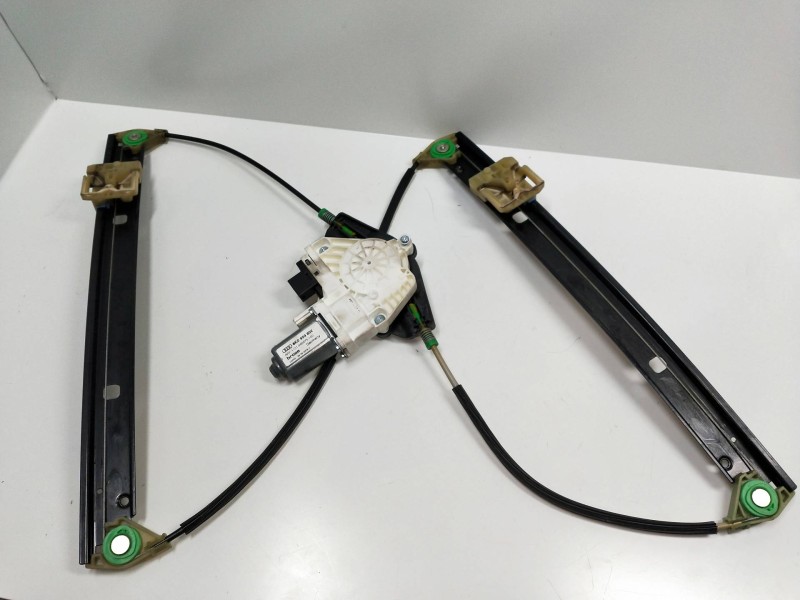 Recambio de elevalunas delantero derecho para audi a4 ber. (b8) referencia OEM IAM 8K0959802 8K0837462 4P Recambio de elevalunas delantero derecho para audi a4 ber. (b8) referencia OEM IAM 8K0959802 8K0837462 4P