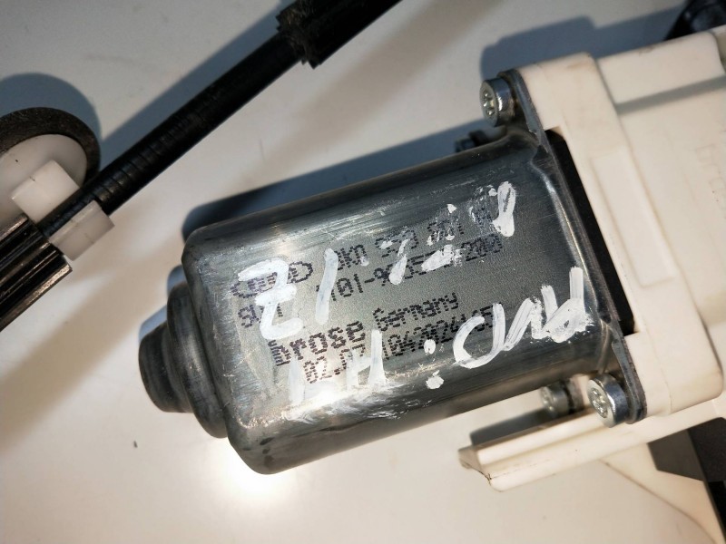 Recambio de elevalunas delantero izquierdo para audi a4 ber. (b8) referencia OEM IAM 8K0959801A 8K0837461 