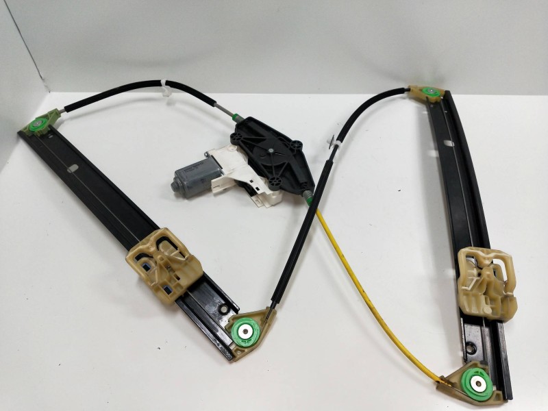 Recambio de elevalunas delantero derecho para audi a4 ber. (b8) referencia OEM IAM 8K0959802A 8K0837462 5P Recambio de elevalunas delantero derecho para audi a4 ber. (b8) referencia OEM IAM 8K0959802A 8K0837462 5P