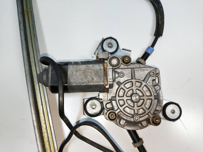 Recambio de elevalunas delantero derecho para audi a8 (d2) referencia OEM IAM    Recambio de elevalunas delantero derecho para audi a8 (d2) referencia OEM IAM