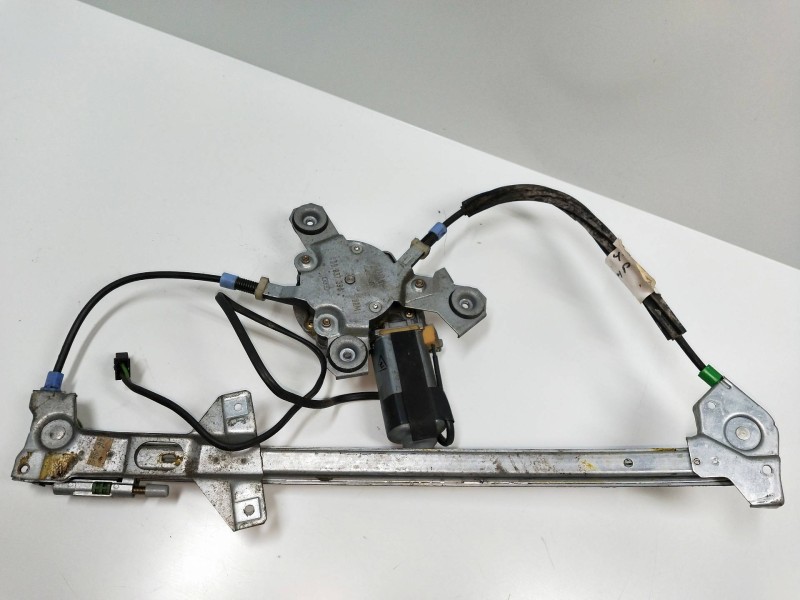 Recambio de elevalunas delantero derecho para audi a8 (d2) referencia OEM IAM    Recambio de elevalunas delantero derecho para audi a8 (d2) referencia OEM IAM