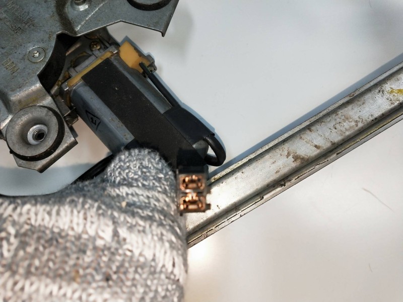 Recambio de elevalunas delantero derecho para audi a8 (d2) referencia OEM IAM    Recambio de elevalunas delantero derecho para audi a8 (d2) referencia OEM IAM