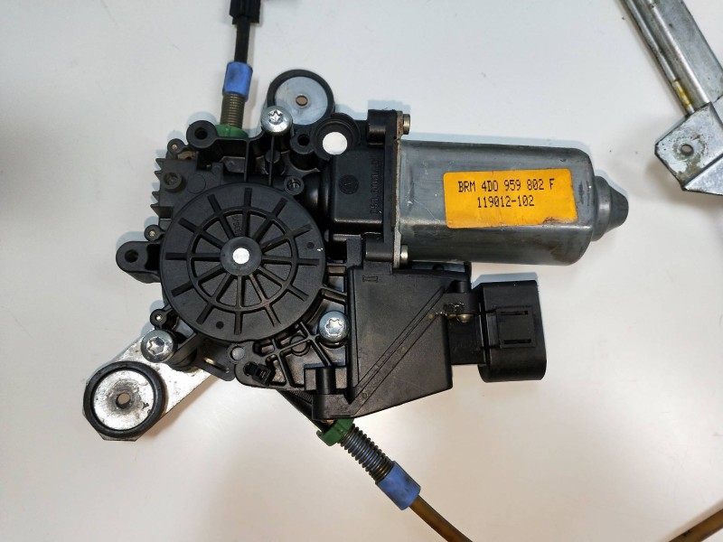 Recambio de elevalunas trasero derecho para audi a8 (d2) referencia OEM IAM 4D0959802F  4P Recambio de elevalunas trasero derecho para audi a8 (d2) referencia OEM IAM 4D0959802F  4P