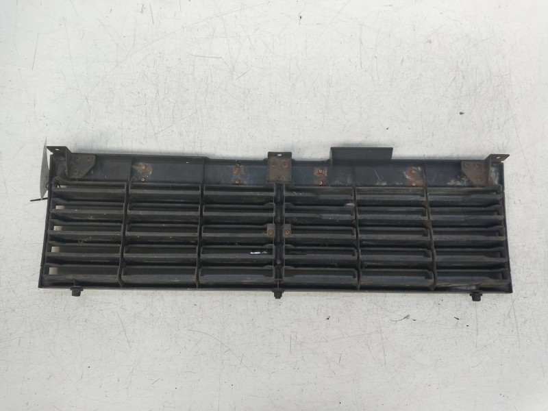 Recambio de rejilla delantera para mitsubishi montero (l040) 2500 td (2-ptas.) referencia OEM IAM   