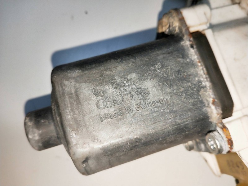 Recambio de elevalunas delantero derecho para bmw serie 1 berlina (e81/e87) 118d referencia OEM IAM 0130822227  5P