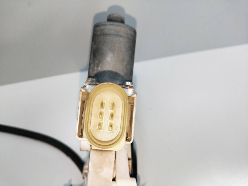 Recambio de elevalunas delantero derecho para bmw serie 1 berlina (e81/e87) 118d referencia OEM IAM 0130822227  5P