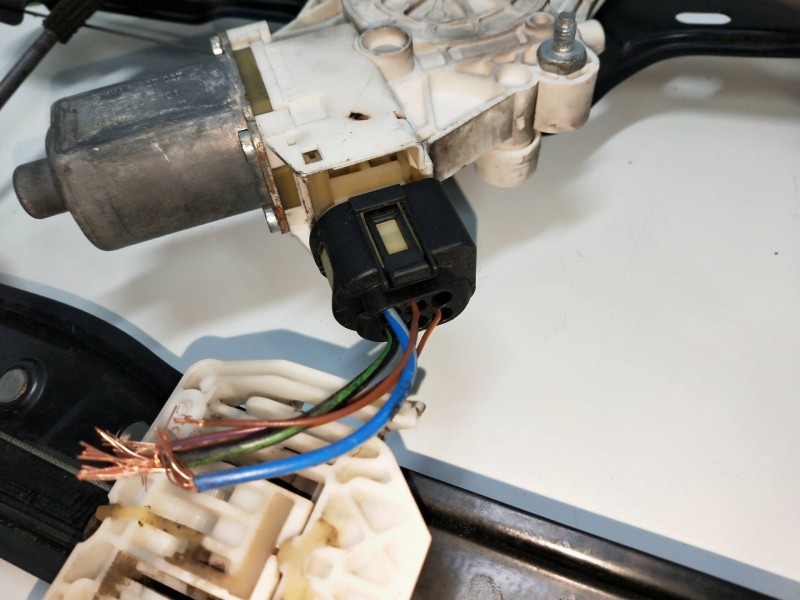 Recambio de elevalunas delantero izquierdo para bmw serie 1 berlina (e81/e87) referencia OEM IAM 0130822226 7067795S 