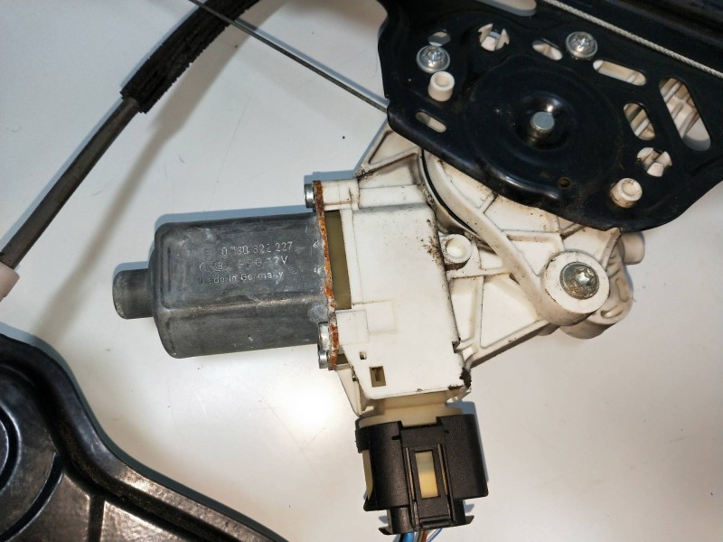 Recambio de elevalunas delantero derecho para bmw serie 1 berlina (e81/e87) referencia OEM IAM 0130822227 7067796S 