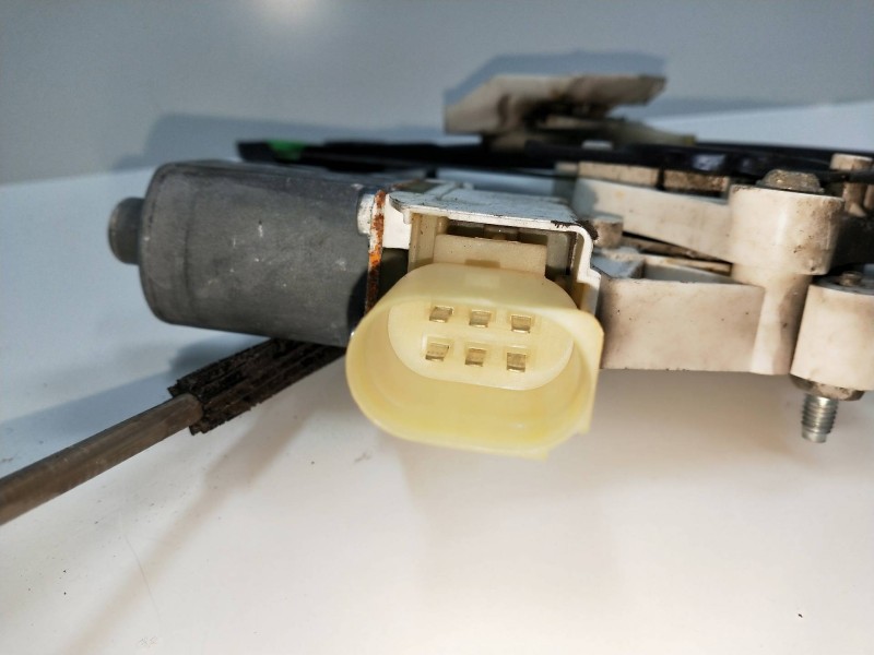 Recambio de elevalunas delantero derecho para bmw serie 1 berlina (e81/e87) referencia OEM IAM 0130822227 7067796S 