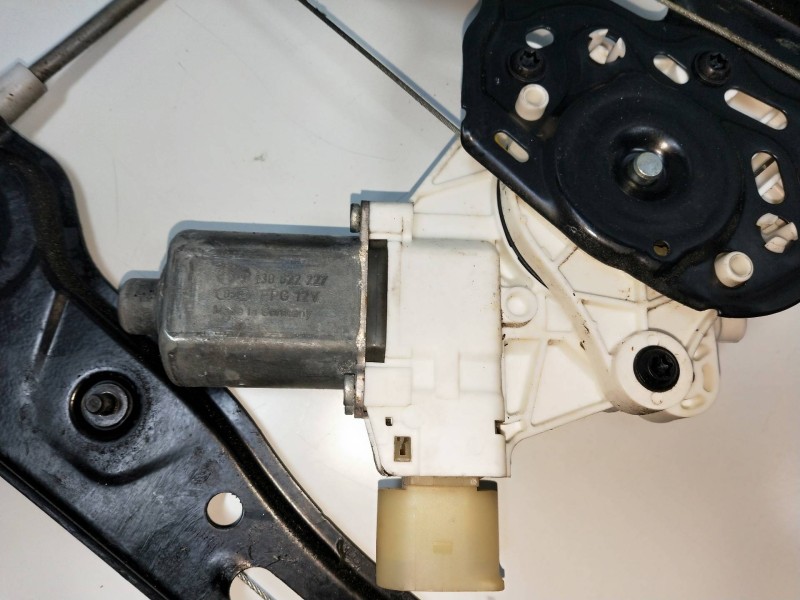 Recambio de elevalunas delantero derecho para bmw serie 1 berlina (e81/e87) 2.0 turbodiesel cat referencia OEM IAM 0130822227  3