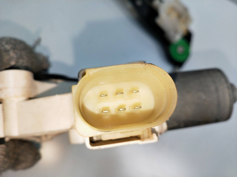 Recambio de elevalunas delantero izquierdo para bmw serie 1 berlina (e81/e87) 2.0 turbodiesel cat referencia OEM IAM 0130822226 