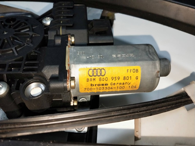 Recambio de elevalunas trasero izquierdo para audi s4 avant (b5) referencia OEM IAM 8D0959801G 8D0839397D 