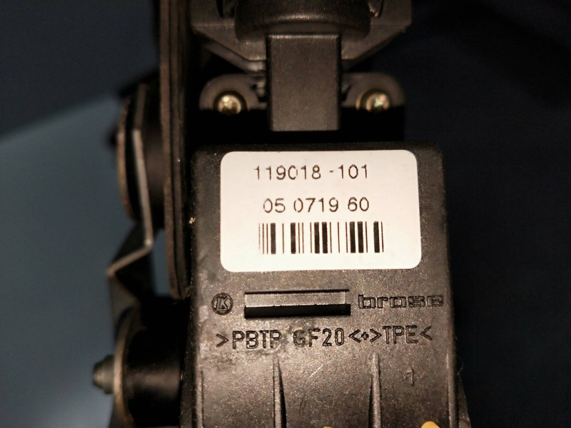 Recambio de elevalunas delantero derecho para audi a6 berlina (c4) referencia OEM IAM 119018101   Recambio de elevalunas delantero derecho para audi a6 berlina (c4) referencia OEM IAM 119018101