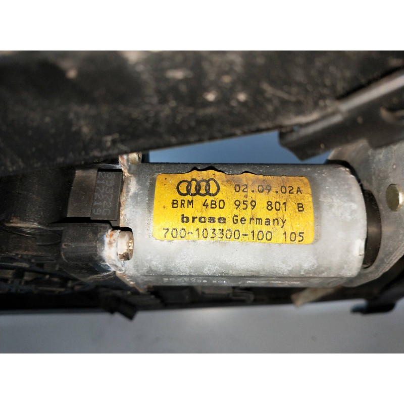 Recambio de elevalunas trasero izquierdo para audi allroad quattro (4b5) 2.5 tdi (132kw) referencia OEM IAM 4B0959801B  