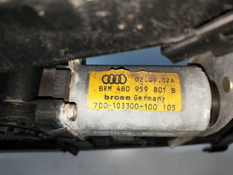 Recambio de elevalunas trasero izquierdo para audi allroad quattro (4b5) 2.5 tdi (132kw) referencia OEM IAM 4B0959801B  