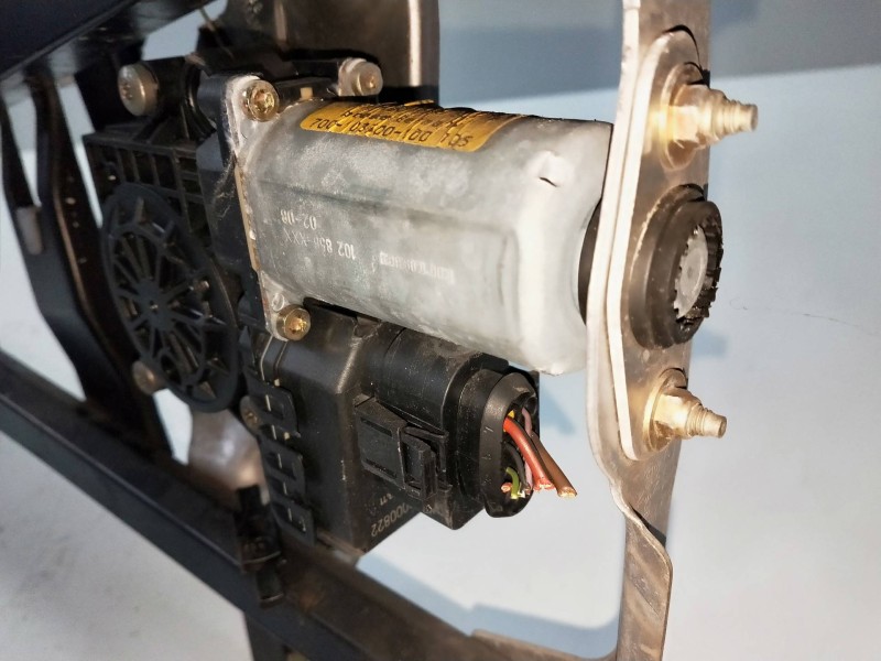 Recambio de elevalunas trasero izquierdo para audi allroad quattro (4b5) 2.5 tdi (132kw) referencia OEM IAM 4B0959801B  