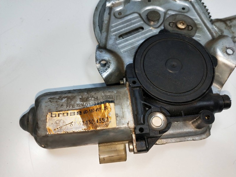 Recambio de elevalunas trasero derecho para bmw serie 3 berlina (e36) referencia OEM IAM 680187497000  