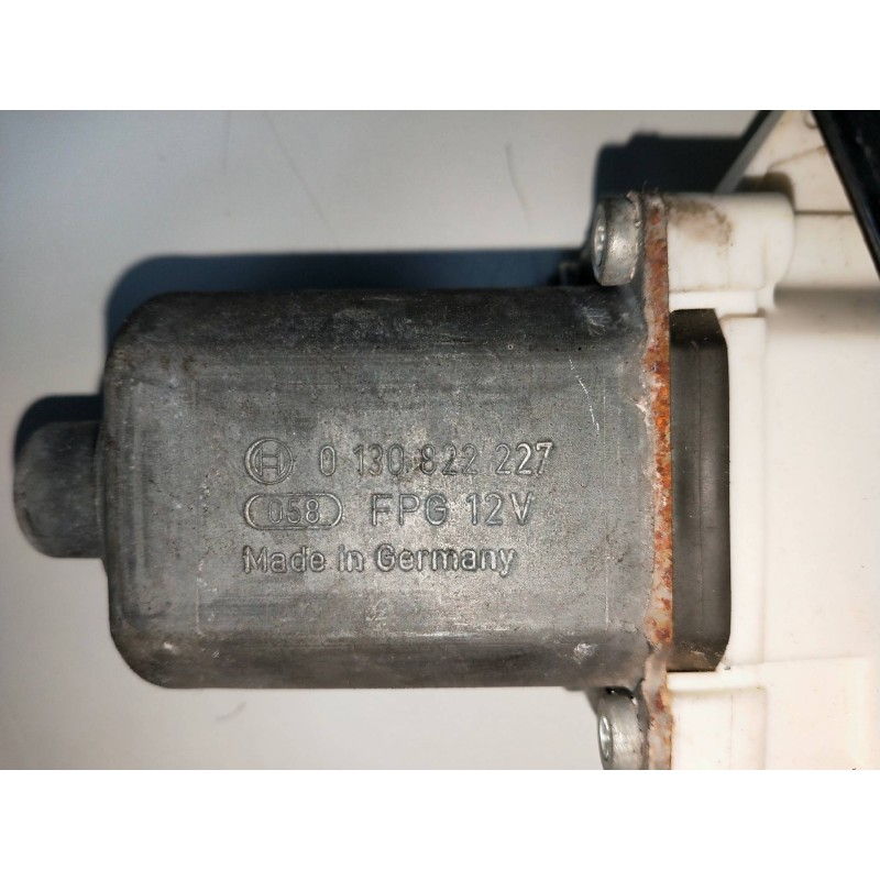 Recambio de elevalunas delantero derecho para bmw serie 3 touring (e91) 2.0 16v diesel referencia OEM IAM 0130822227  