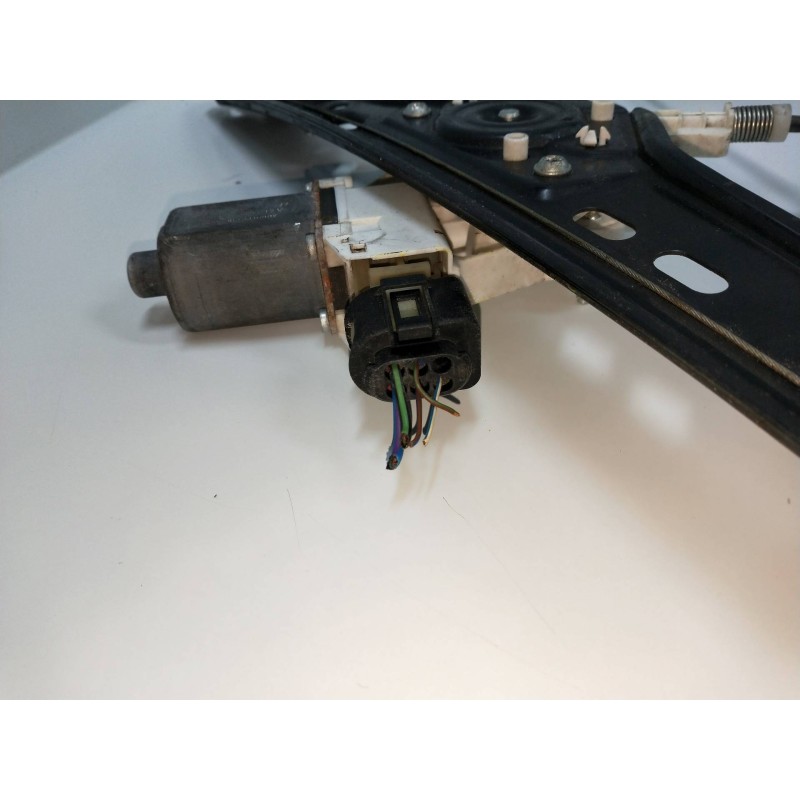 Recambio de elevalunas delantero derecho para bmw serie 3 touring (e91) 2.0 16v diesel referencia OEM IAM 0130822227  