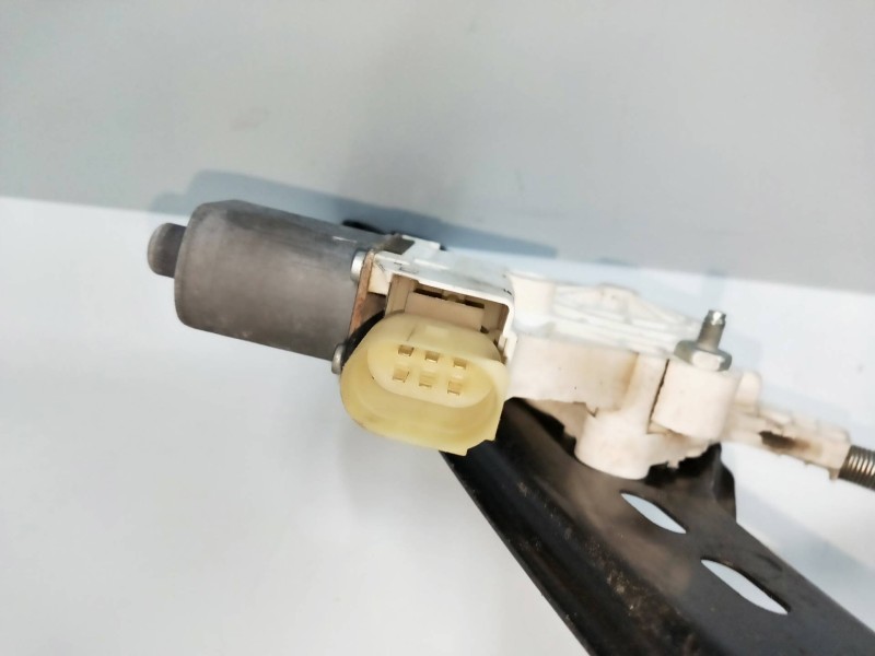 Recambio de elevalunas delantero izquierdo para bmw serie 3 touring (e91) 2.0 16v diesel referencia OEM IAM 0130822226  