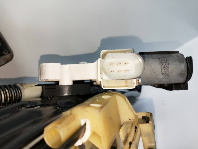 Recambio de elevalunas trasero derecho para bmw serie 5 lim. (f10) 520d referencia OEM IAM 72715649 72481720 