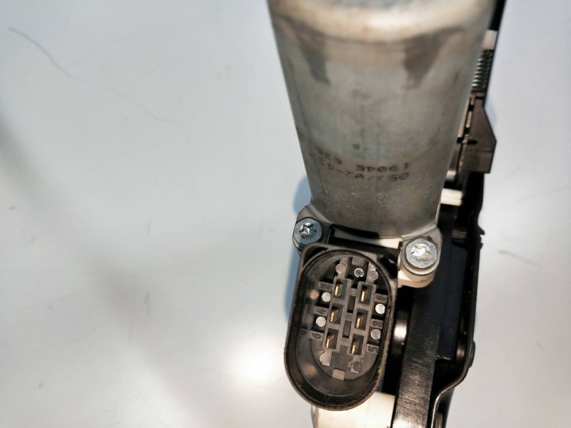 Recambio de elevalunas delantero derecho para bmw serie 5 berlina (e60) 3.0 turbodiesel cat referencia OEM IAM 6922268  