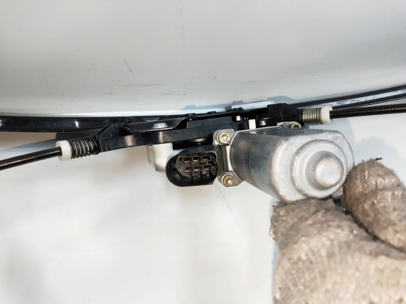 Recambio de elevalunas delantero izquierdo para bmw serie 5 berlina (e60) 3.0 turbodiesel cat referencia OEM IAM 6922267  