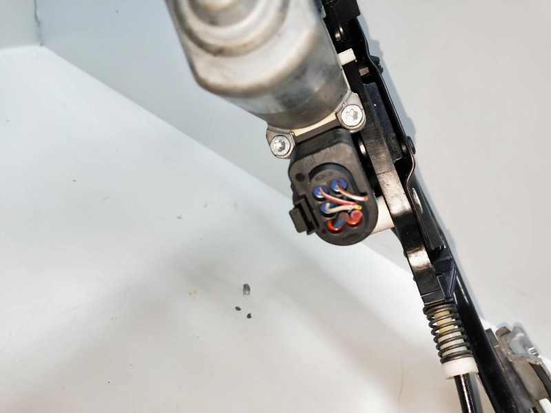 Recambio de elevalunas delantero derecho para bmw serie 5 touring (e61) 525d referencia OEM IAM 6922268  