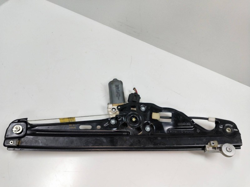 Recambio de elevalunas trasero derecho para bmw serie 5 touring (e61) 525d referencia OEM IAM 6922320  
