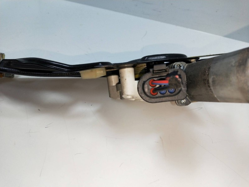 Recambio de elevalunas trasero derecho para bmw serie 5 touring (e61) 525d referencia OEM IAM 6922320  