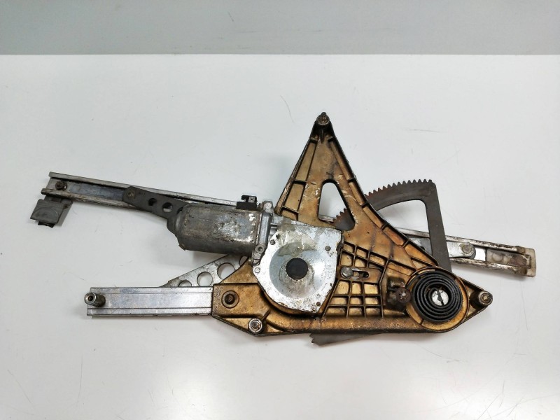 Recambio de elevalunas trasero derecho para bmw serie 7 (e32) referencia OEM IAM 68023596 0130821033 