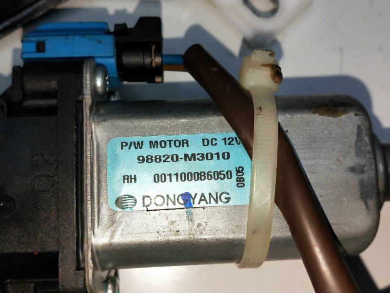 Recambio de elevalunas delantero derecho para chevrolet spark 1.0 cat referencia OEM IAM 98820M3010  5P