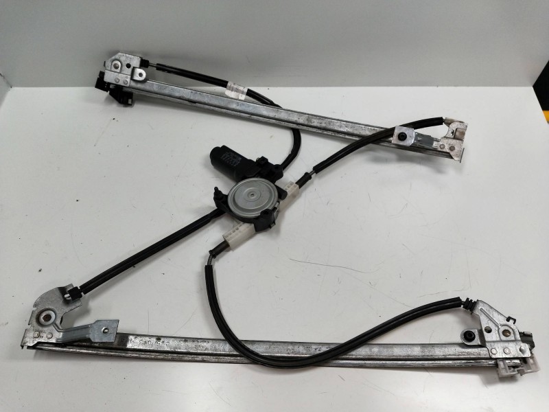 Recambio de elevalunas delantero derecho para chrysler voyager (gs) 2.5 turbodiesel referencia OEM IAM 4717200 C50460 