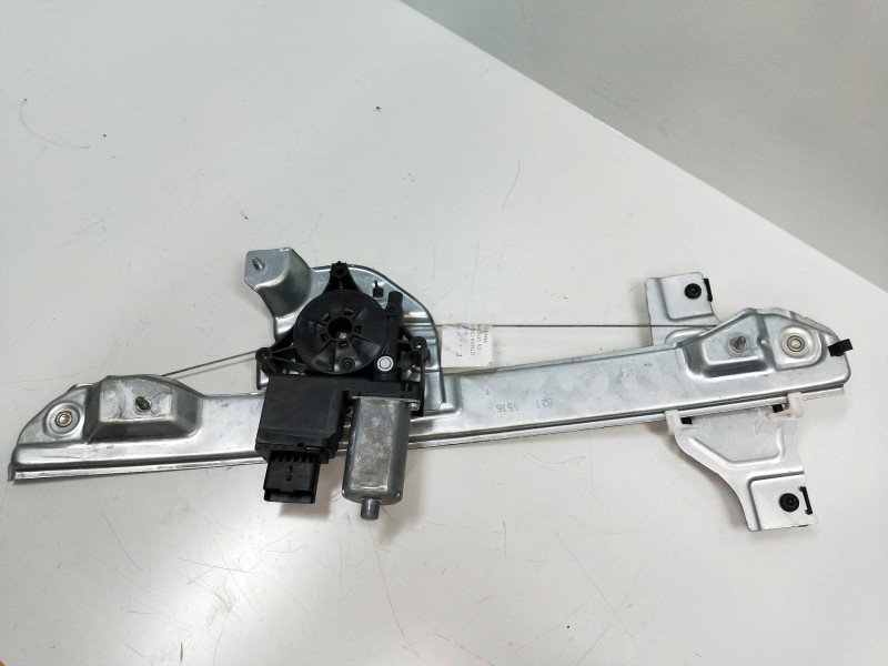 Recambio de elevalunas delantero derecho para citroen c3 shine referencia OEM IAM 9813093980  5P