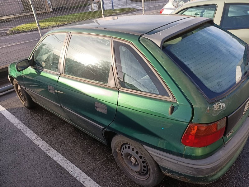 opel astra f berlina del año 1996