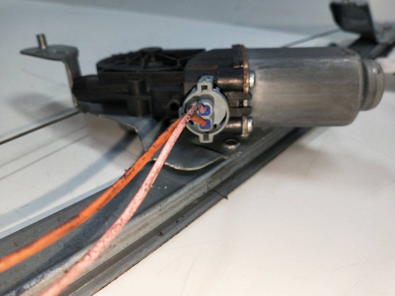 Recambio de elevalunas delantero derecho para dacia logan 1.6 cat referencia OEM IAM 400727G  4P