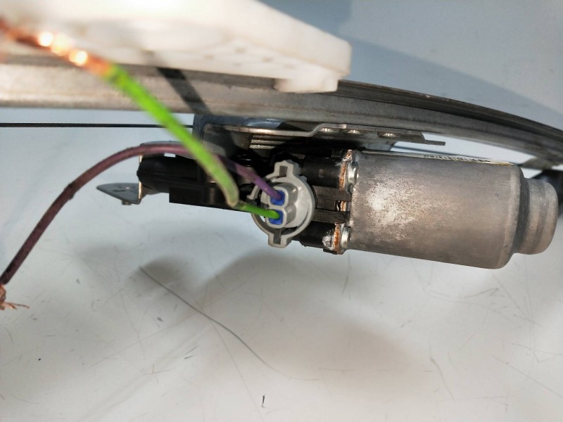 Recambio de elevalunas delantero izquierdo para dacia logan 1.6 cat referencia OEM IAM 400726D  4P