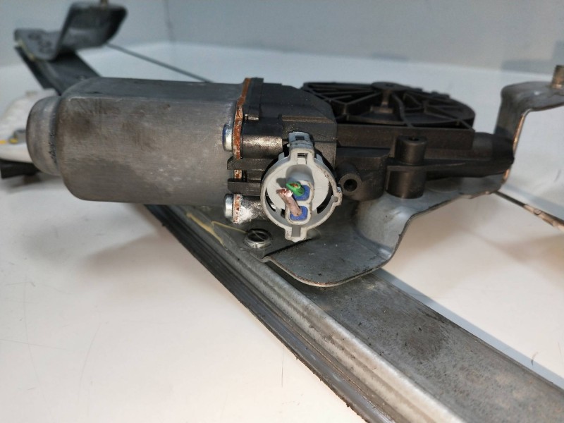 Recambio de elevalunas delantero izquierdo para dacia logan 1.4 cat referencia OEM IAM 400726D  4P