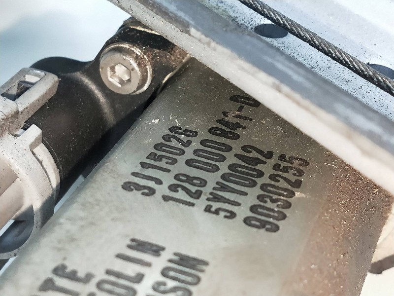 Recambio de elevalunas delantero izquierdo para dacia sandero 1.6 cat referencia OEM IAM 128000841D 9030255 5P