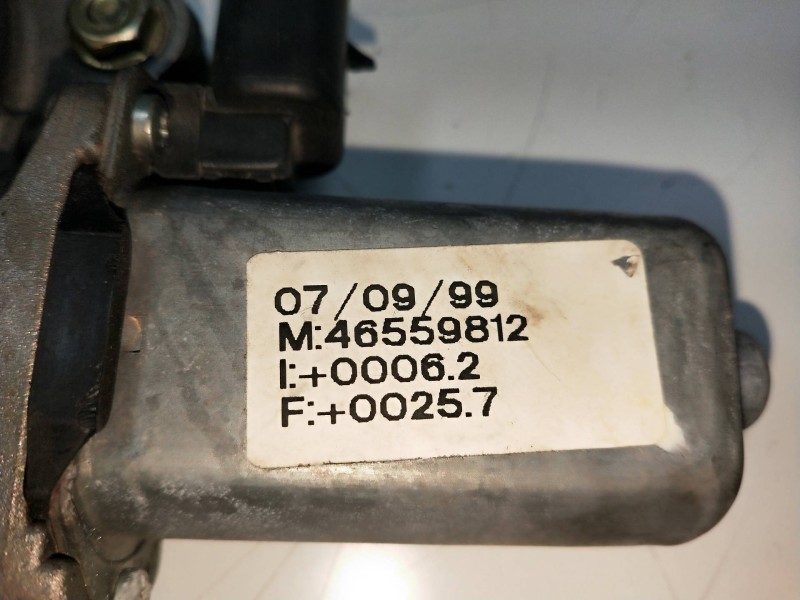 Recambio de elevalunas delantero izquierdo para fiat bravo (182) jtd 105 / 100 suite referencia OEM IAM 46559812  3P