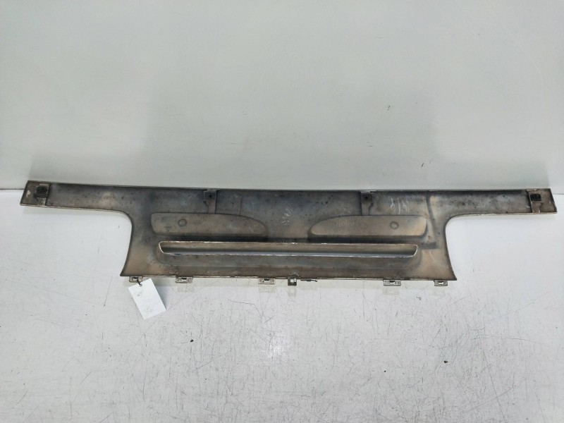 Recambio de rejilla delantera para nissan cabstar e 2.7 td referencia OEM IAM   