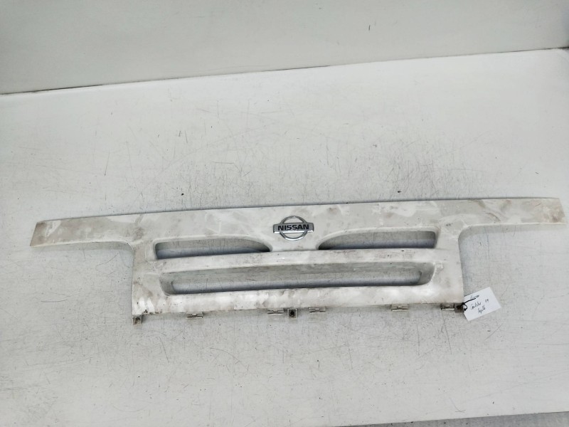 Recambio de rejilla delantera para nissan cabstar e 3.0 d referencia OEM IAM   