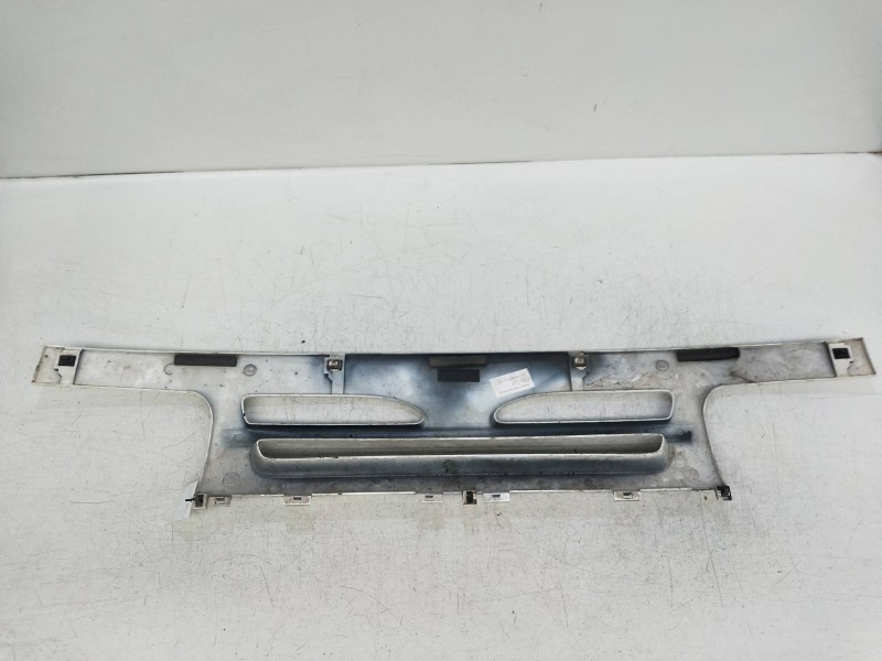 Recambio de rejilla delantera para nissan cabstar e 3.0 d referencia OEM IAM   