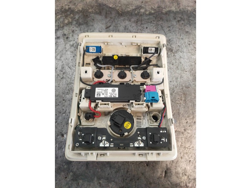Recambio de luz interior para volkswagen touareg (7p5) v6 tdi bluemotion referencia OEM IAM 7P6951171 28236208 