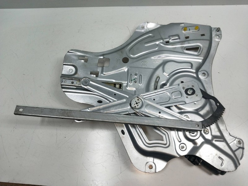 Recambio de elevalunas delantero derecho para hyundai ix35 1.7 crdi cat referencia OEM IAM 402390B  5P