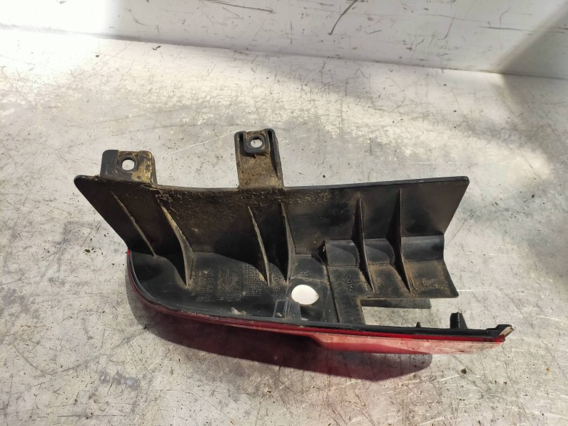 Recambio de piloto trasero derecho para mercedes vito kasten (639) 113 cdi extralang (639.605) referencia OEM IAM A6398201364 63