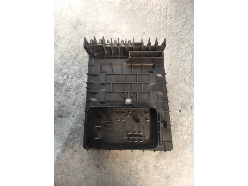 Recambio de caja reles / fusibles para volkswagen golf vi (5k1) gti referencia OEM IAM 1K0937629 017033908 15140142O 1K1937503
