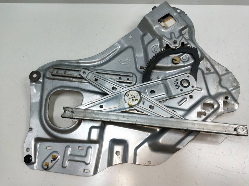 Recambio de elevalunas trasero derecho para kia magentis 2.0 cat referencia OEM IAM   4P Recambio de elevalunas trasero derecho para kia magentis 2.0 cat referencia OEM IAM   4P